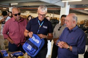 Entrega-de-Fardamentos-Livros-e-Kits-Escolares-fotos-Jorge-Magalhaes-129