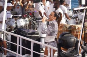 Ivete-Sangalo-no-circuito-Dodo_-Foto-Fred-Pontos-Bahia-Noticias