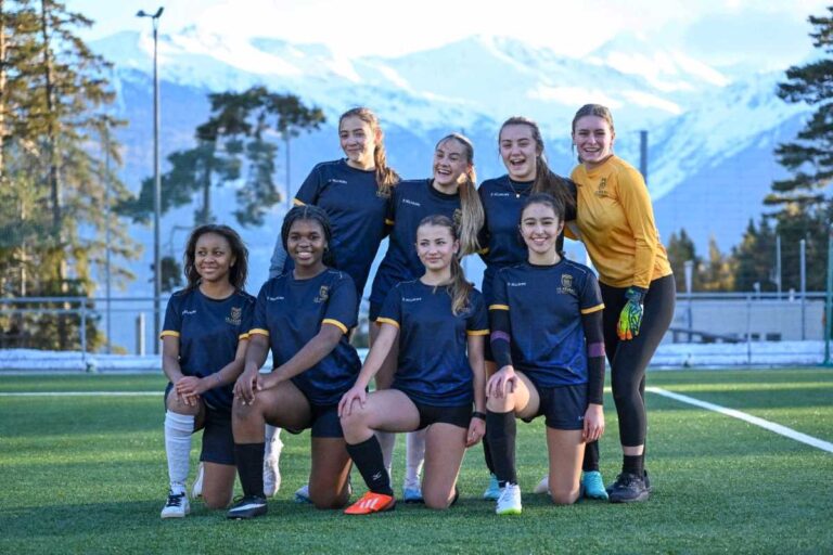 Jogadoras-de-futebol-Foto-Regent-School-Divulgacao