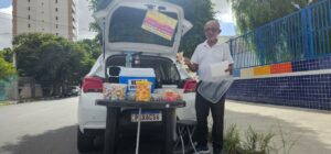 Josafa-Oliveira-taxista-vendedor-de-lanches-na-frente-de-escola-Feira-de-Santana-Foto-Paulo-Jose-Acorda-Cidade-00