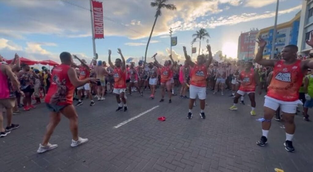 Luciano-Mello-no-Carnaval-de-Salvador-Foto-Reproducao-Redes-Sociais-2-180226