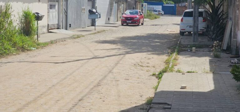 Moradores-reclamam-de-calcamento-da-Rua-Analandia-no-bairro-Papagaio-Foto-Paulo-Jose-Acorda-Cidade