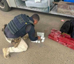 PRF-apreende-mais-de-23-kg-de-drogas-em-Feira-de-Santana-Foto-PRF-040226