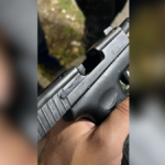 Pistola-apreendida-com-cordeiro-durante-o-Carnaval-de-Salvador-em-2026-foto-reproducao-