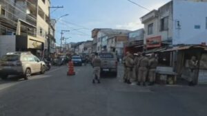 Policiais-no-vale-das-pedrinhas-em-Salvador-foto-reproducao-g1-1