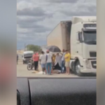 acidente-com-caminhoneiro-foto-reproducao-redes-sociais-