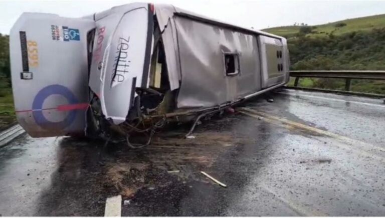 acidente-com-onibus-foto-blog-do-marcos-fraahm-2