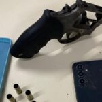 apreensao-de-arma-de-fogo-apos-troca-de-tiros-no-bairro-rocinha-foto-reproducao-