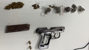 arma-de-fogo-e-maconha-apreenida-em-Feira-de-Santana-foto-divulgacao-