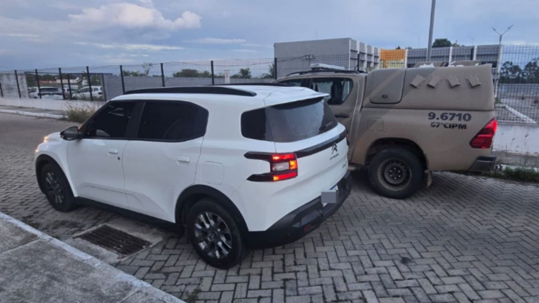 carro-roubado-apreendido-em-Sao-Goncalo-dos-Campos-foto-divulgacao-