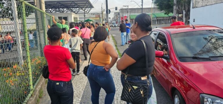 fila-no-sac-da-olimpio-vital-feira-de-santana-foto-paulo-jose-do-acorda-cidade-