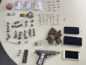 materia-apreendido-durante-acao-que-resultou-na-morte-de-um-suspeito-apos-troca-de-tiros-com-a-policia-no-bairro-Baraunas-foto-reproducao-