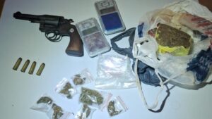 material-apreendido-durante-acao-que-resultou-na-morte-de-um-suspeito-apos-troca-de-tiros-com-a-policia-em-Santa-Barbara-Foto-reproducao-