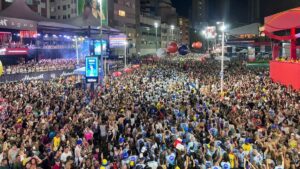 publico-Salvador-no-sabado-de-Carnaval-em-2026-foto-Sergio-Di-Salles-Acorda-Cidade-03-2