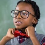 visao-crianca-de-oculos