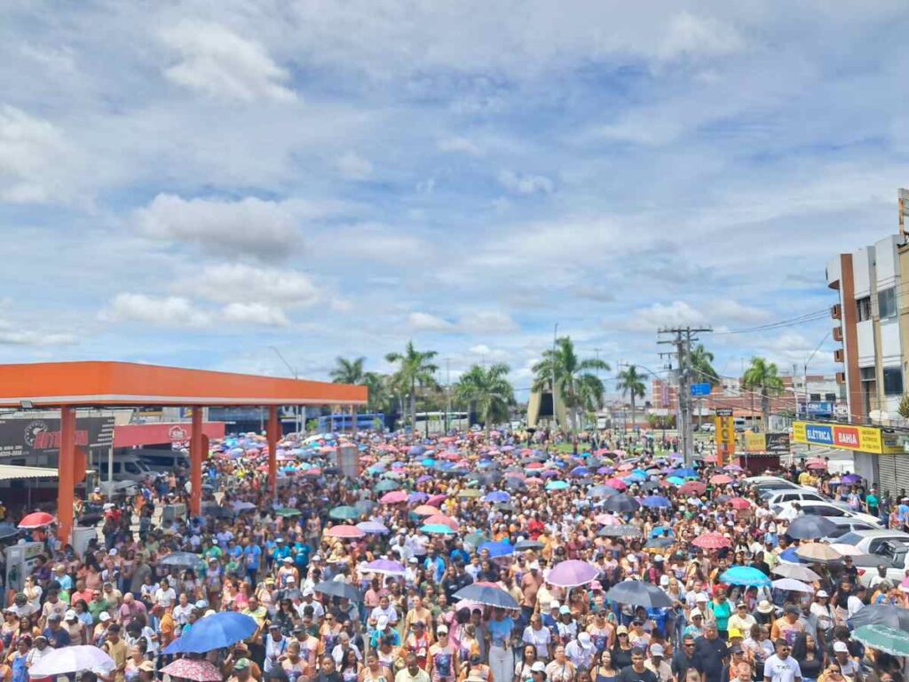 12a-Caminhada-do-Perdao-reune-milhares-de-fieis-nas-ruas-de-Feira-de-Santana-Foto-Ney-Silva-Acorda-Cidade-4