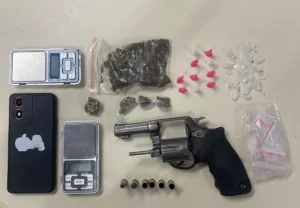 Apreensao-de-arma-e-drogas