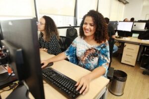 Carol-Garcia-GOV-BA-Partiu-estagio