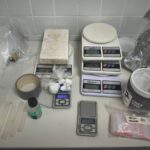 Casal-e-conduzido-a-delegacia-apos-denuncia-de-trafico-de-drogas-no-bairro-SIM-Foto-Reproducao-240326