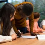 Ensino-superior-Estudantes-Foto-Freepik