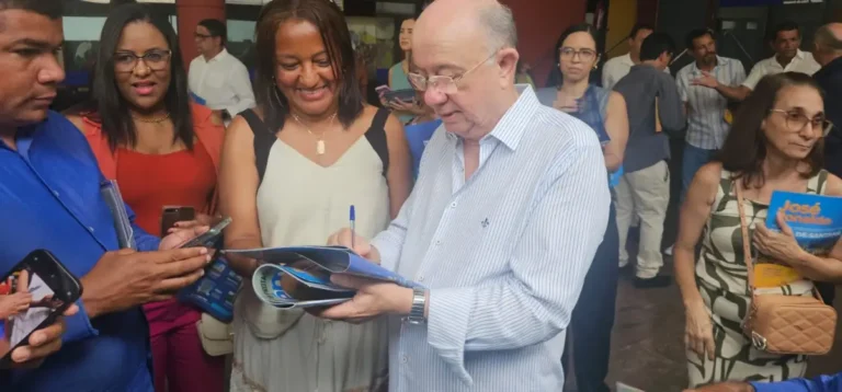 Jose-Ronaldo-lanca-revista-ft-paulo-jose-acorda-cidade-7