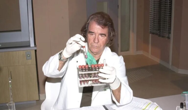 Juca-de-Oliveira-interpretou-o-medico-geneticista-Albieri-em-O-Clone-Foto-Gianne-Carvalho-TV-Globo-190326-1