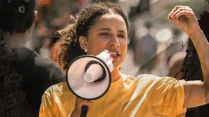 Megafone-vendedora-atriz-filme-Patricia-Julia-Lorrana-foto-divulgacao-