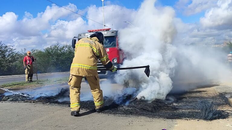 Moradores-do-loteamento-Mirassol-no-bairro-Mangabeira-em-Feira-de-Santana-realizam-manifestacao-protesto-foto-ed-santos-acorda-cidade-02