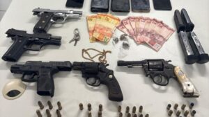 Operacao-conjunta-apreende-cinco-armas-de-fogo-com-integrantes-de-faccao-em-Maragogipe-foto-divulgacao-