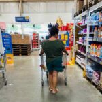 Pessoas-fazendo-compras-em-supermercado-Foto-Divulgacao-Settdec-2