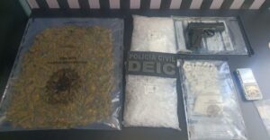 Policia-apreende-porcoes-de-maconha-gourmet-e-cocaina-em-Feira-de-Santana-Foto-PCBA-050326