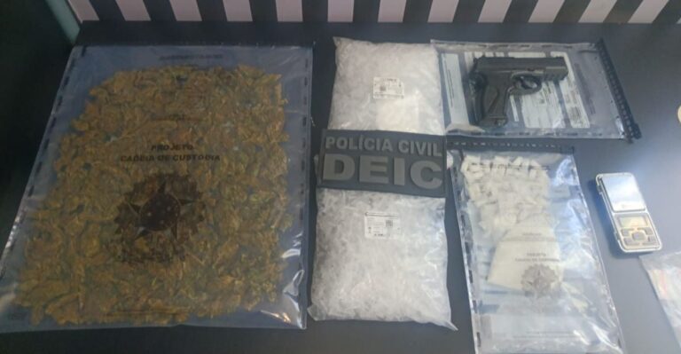Policia-apreende-porcoes-de-maconha-gourmet-e-cocaina-em-Feira-de-Santana-Foto-PCBA-050326