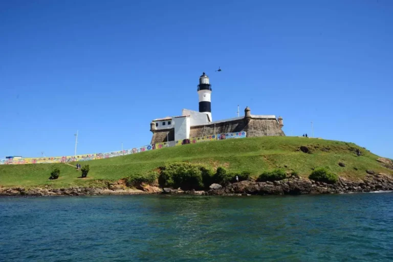 Praias-de-Salvador-Farol-da-Barra