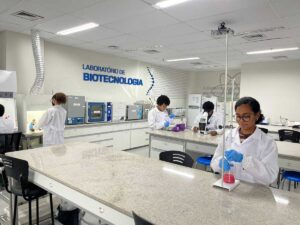 Pratica-no-laboratorio-de-Biotecnologia