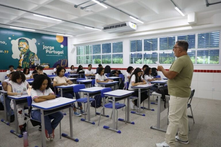 Sala-de-aula-rede-estadual-professor-professores-escola-publica-foto-emerson-santos-1