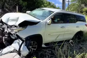 acidente-carro-abandonado