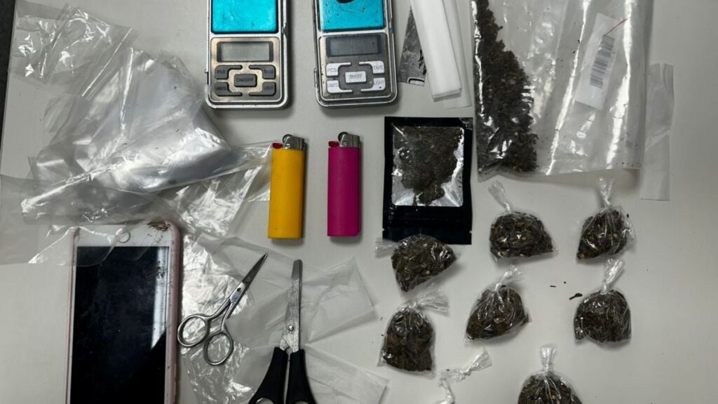 apreensao-de-dorgas-no-bairro-Tomba-em-Feira-de-Santana-foto-divulgacao-