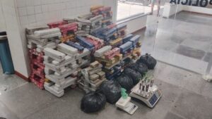 apreensao-de-drogas-no-bairro-mangabeira-em-Feira-de-Santana-foto-divulgacao-02