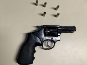 arma-apreendida-no-bairro-Campo-Limpo-em-Feira-de-Santana-foto-reproducao-