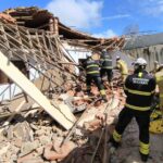 bombeiros-resgatam-homem-com-vida-170326