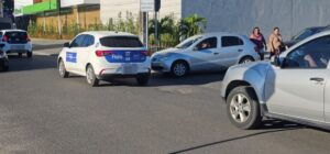 carros-veiculos-transito-rua-Teu-teu-em-Feira-de-Santana-foto-Paulo-Jose-Acorda-Cidade-01