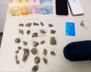 drogas-apreendidas-com-adolescentes-foto-policia-militar