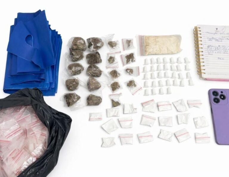 drogas-apreendidas-com-mulher-e-adolescente-foto-policia-militar