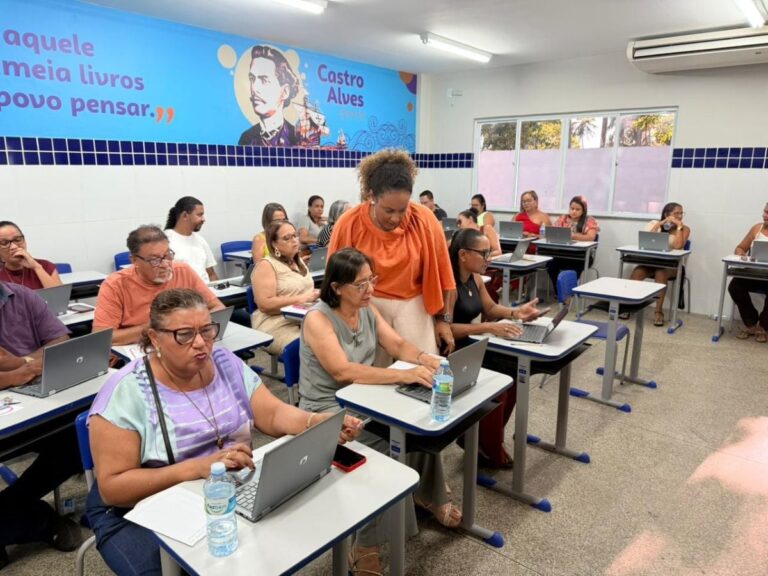 escola-colegio-idosos-alunos-adultos-computador-educacao-digital-informatica-foto-divulgacao-