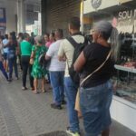 fila-remedios-gratuitos-em-Feira-de-Santana-foto-Paulo-Jose-Acorda-Cidade-02