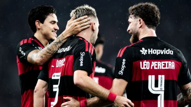 jogador-do-flamengo-atleta-foto-Gilvan-de-Souza-CRF
