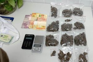 material-apreendido-com-adolescente