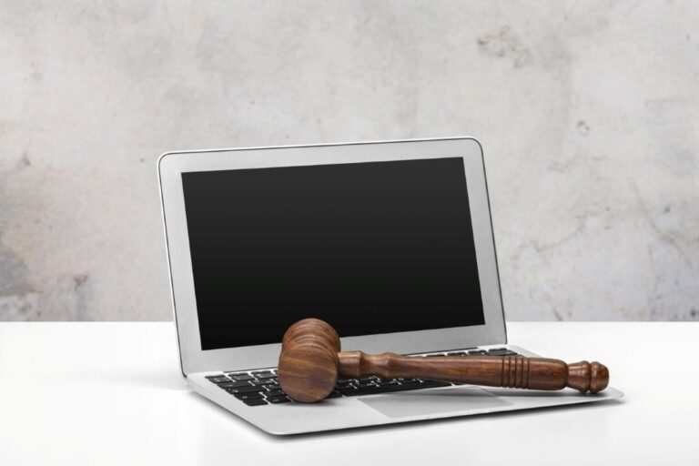 notebook-e-martelo
