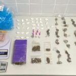 53-buchas-de-maconha-31-papelotes-de-cocaina-e-outras-drogas-sao-apreendidas-no-bairro-Queimadinha-Foto-CPR-L