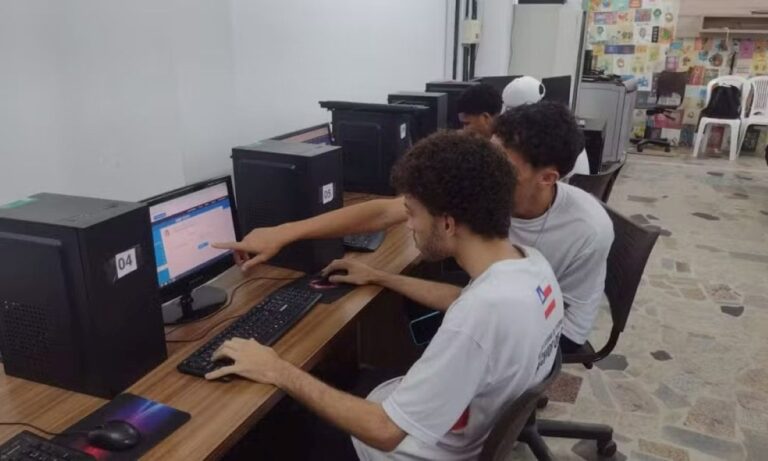 Alunos-estudando-em-escola-estadual-Foto-SEC-BA